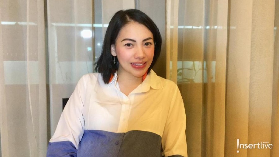 Kezia Karamoy tengah mengandung anak keduanya. Kehamilan Kezia kini sudah masuk usia 38 minggu dan tinggal menhitung hari untuk persalinan.