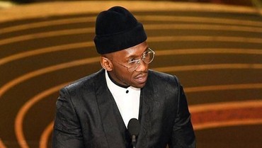 img-title Ada yang Terpikat Bacaan Al Quran, 3 Artis Hollywood Mantap Jadi Mualaf