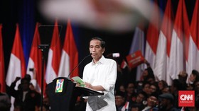 Tiba di Sirkuit Sentul, Jokowi Salami Para Pendukung
