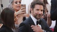 Hubungan Unik Bradley Cooper dengan Sang Bunda