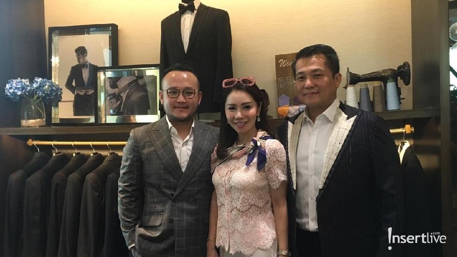 Artis Femmy Permatasari akan menikah dengan Alfons Martinus Purnomo pada 14 Maret mendatang di Selandia Baru.