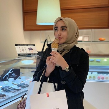 Unggah Foto Salmafina Berhijab, Sunan Kangen Putrinya yang Dulu?