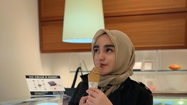Unggah Foto Salmafina Berhijab, Sunan Kangen Putrinya yang Dulu?