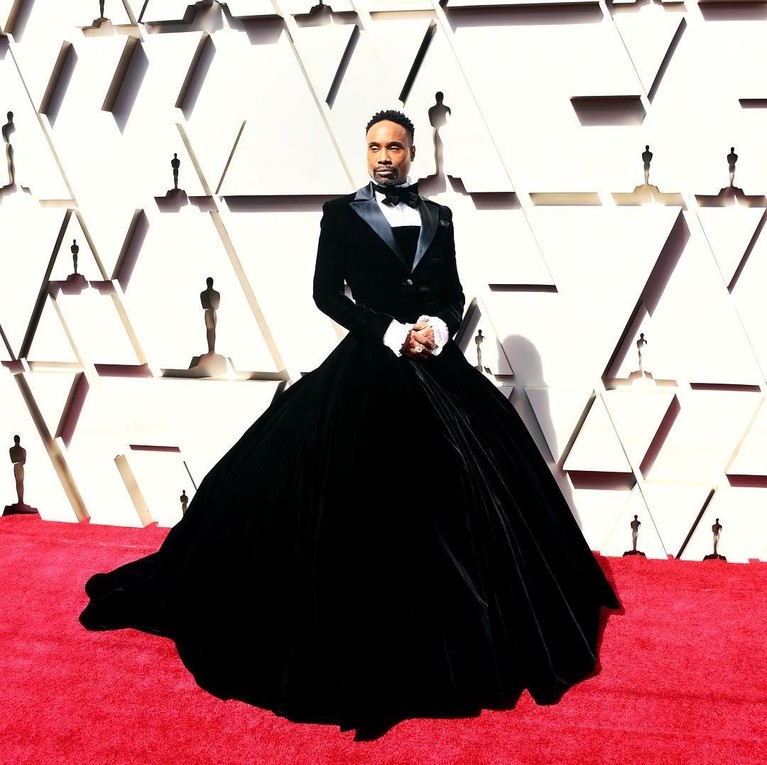 Pergelaran Piala Oscars 2019 menjadi ajang penghargaan yang bergengsi untuk pamer penampilan para artis dunia. Berikut lima artis dengan penampilan paling unik.
