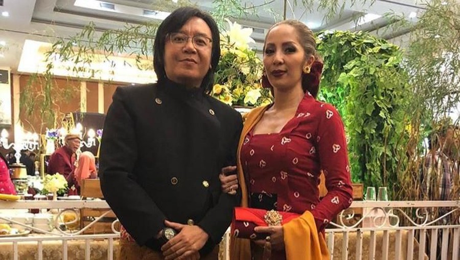 Ari Lasso dan istri