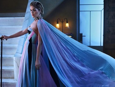 Idap Gangguan Saraf, Selma Blair Nangis di Karpet Merah Oscar