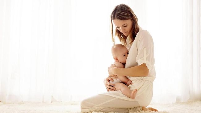 Tips Membuat Bayi Sendawa Sehabis Menyusui