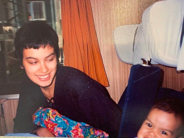 8 Foto Masa Muda Sophia Latjuba Bersama Eva Celia Kecil