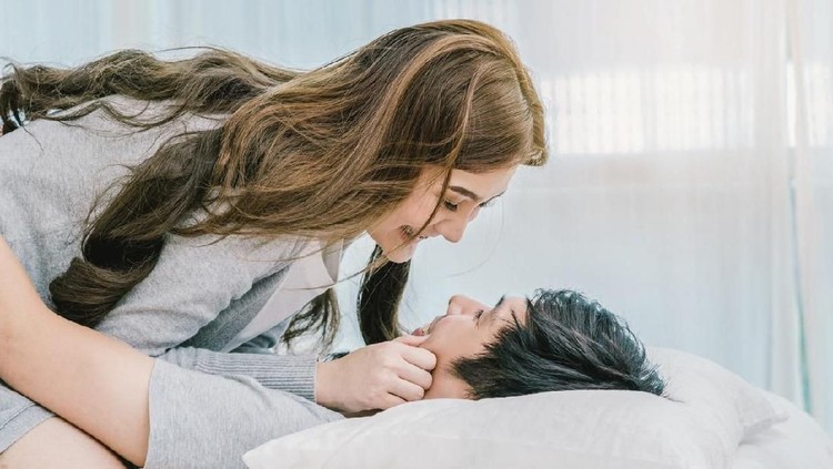 Tertarik mencobanya, Bun? Beberapa cara yang bisa membuat Bunda merasakan kepuasaan saat 'ehem'.