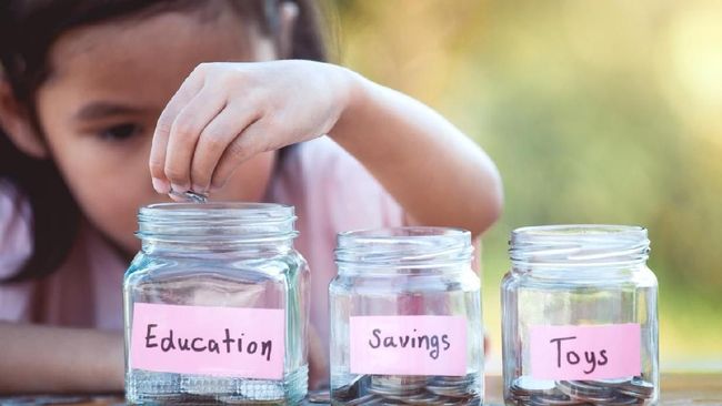 Tips Mengajari Anak Cerdas Finansial Sejak Kecil
