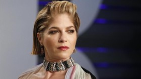 Terancam Lumpuh, Selma Blair Menangis di Oscar 2019