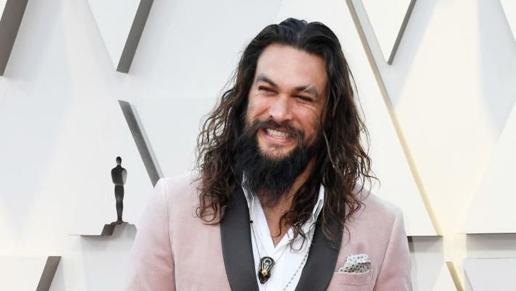 PARK CITY, UT - JANUARY 26:  (L-R) Geoff Stults and Jason Momoa attend the 