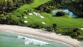 Resor Mewah di Bintan Tawarkan Wisata Golf sampai Wine