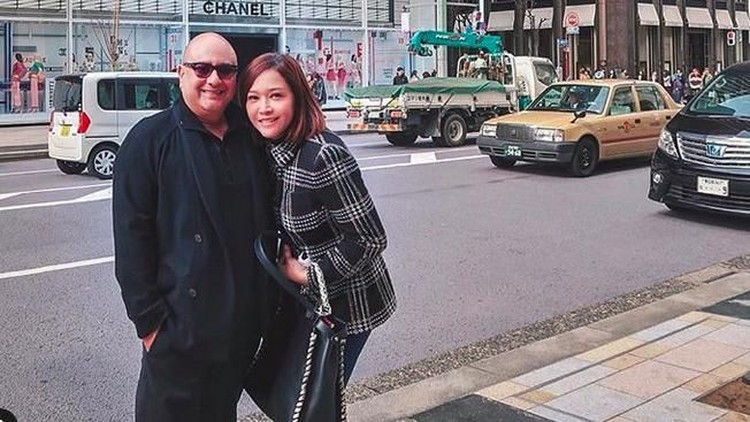 Meski membuat acara keluarga sederhana, Irwan Mussry dapat pujian dari Maia Estianty karena memuliakan mertuanya. So sweet!