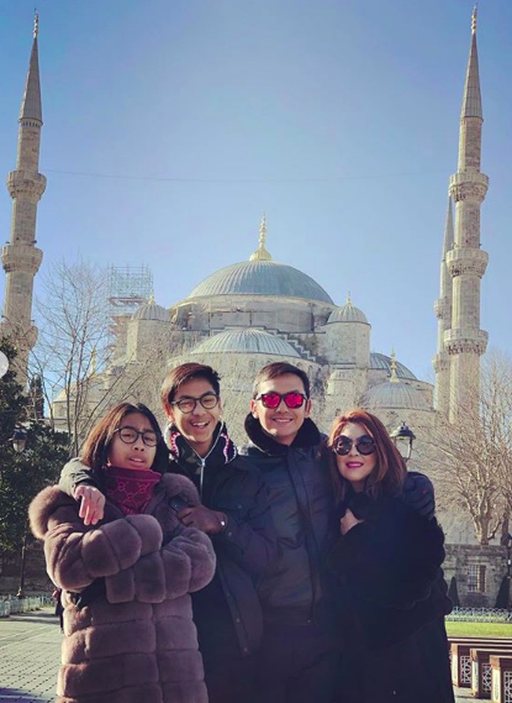 7 Potret Keseruan Artis Lawas Gunawan Bersama Keluarga ...