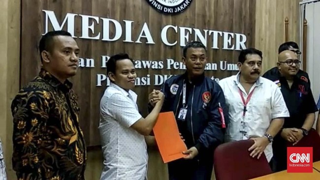 Ketua TKN Jokowi DKI Jakarta Prasetio Edi menilai Zulkifli Hasan selaku pejabat negara telah melanggar aturan Pemilu lewat orasi berbau kampanye di Munajat 212.