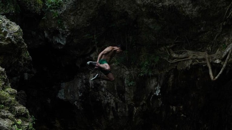 Wah kali ini Richard Kyle bersama Bimo Aryo mendapat kesempatan untuk menelusuri keindahan alam di Buton, Sulawesi Tenggara. Seperti apa ya keseruannya?