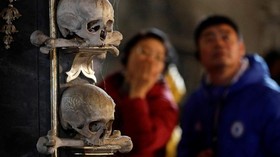 FOTO: Ratusan Tengkorak Direstorasi di Gereja Sedlec Ossuary