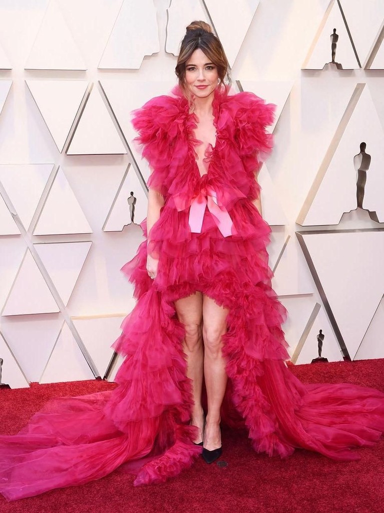Pergelaran Piala Oscars 2019 menjadi ajang penghargaan yang bergengsi untuk pamer penampilan para artis dunia. Berikut lima artis dengan penampilan paling unik.