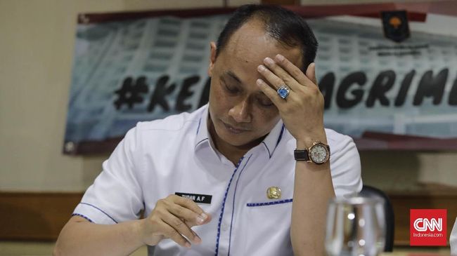 Kemdagri Ungkap Data Vaksin Tak Terkoneksi di Dukcapil Dirjen Dukcapil Kemendagri Zudan Arif fakrulloh menyebut data penerima vaksin di PeduliLindungi tidak terkoneksi dengan Dukcapil.