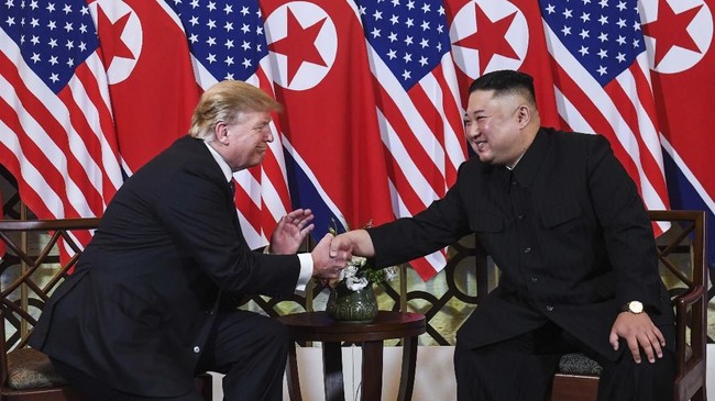Korea Utara mengecam Amerika Serikat dan Korea Selatan karena masih berencana menggelar latihan militer bersama di tengah pembicaraan denuklirisasi.