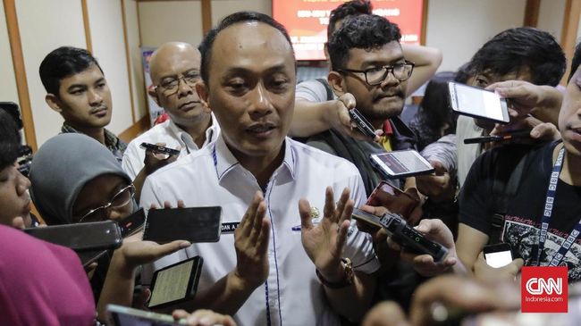 Sekitar 50 ribu orang warga DKI Jakarta harus membuat e-KTP baru usai Gubernur DKI Jakarta Anies Baswedan mengubah 22 nama jalan.
