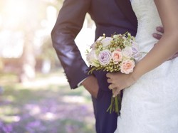 Viral! Pernikahan Pengantin Ini Penghulunya Bukan Manusia, tetapi ...