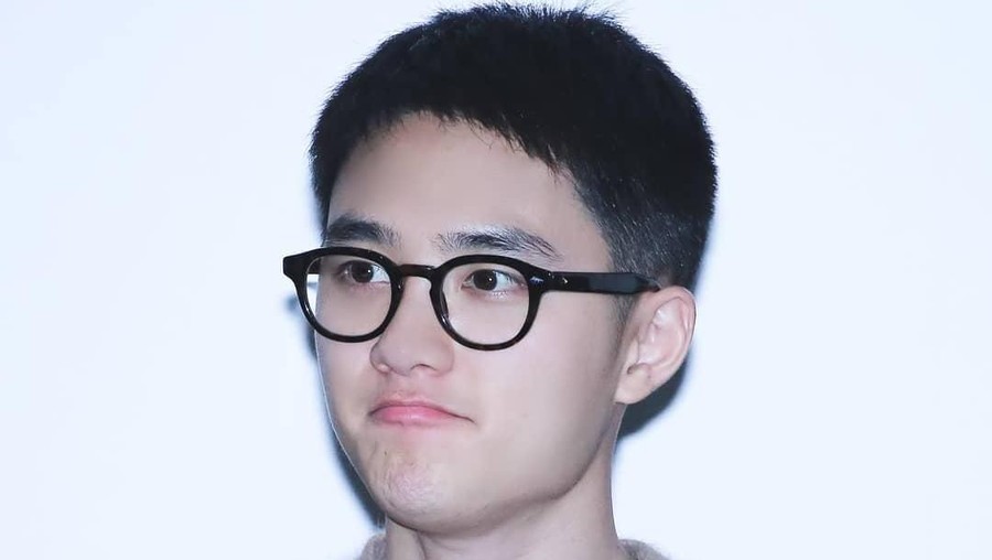 Foto D.O EXO di backstage usai konser EXplOration[dot] berlangsung, penampilan D.O disebut mirip dengan seorang bocah.
