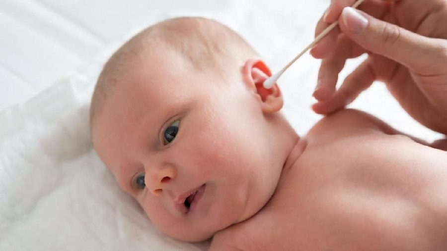 Cara Tepat Bersihkan Telinga Bayi Baru Lahir