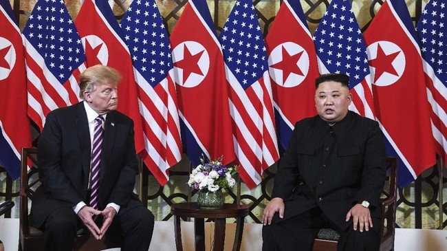 Presiden Donald Trump memastikan perundingan denuklirisasi antara AS dan Korut tetap berjalan meski Pyongyang melakukan uji coba rudal terbaru pada pekan ini.