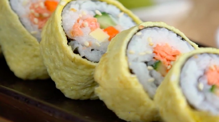 Resep Sushi Salmon Telur, Pas Buat Bunda yang Ngidam Sushi