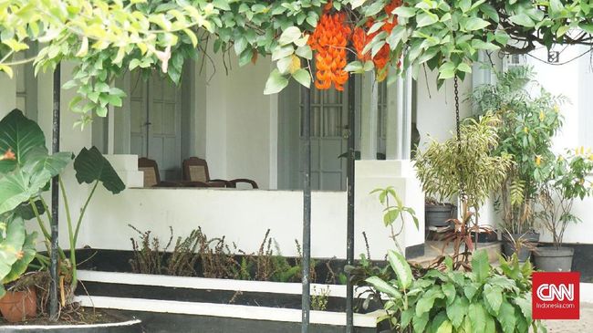 Bandung kini identik dengan kisah cinta Dilan dan Milea, yang 'terabadikan' lewat 'Dilan 1990' dan yang terbaru, 'Dilan 1991.'