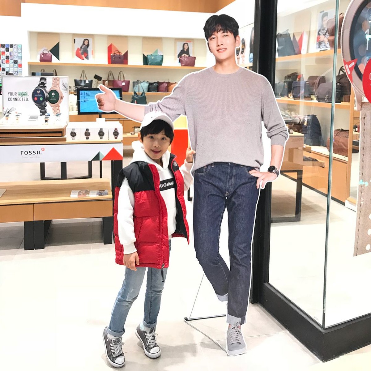 Oh Han Kyul berperan sebagai Na Dong Shik di serial drama The Last Empress&period; Berikut adalah penampilan keren Na Dong Shik&period;