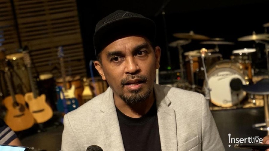 Glenn Fredly resmi menikahi Ayu Mutia dan menggelar resepsi pernikahan secara tertutup. Ini Alasannya