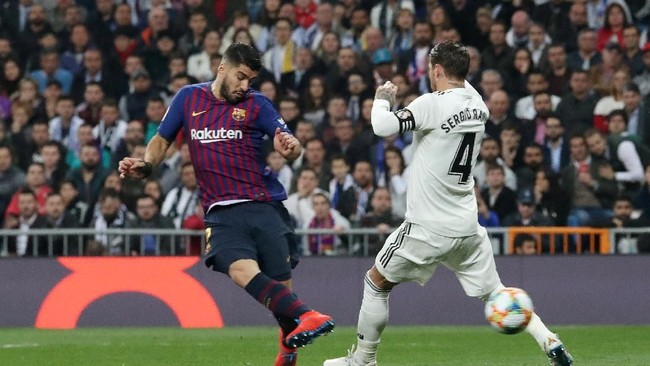 Barcelona lolos ke final Copa del Rey setelah membantai tuan rumah Real Madrid 3-0 pada duel El Clasico semifinal leg kedua di Stadion Santiago Bernabeu.