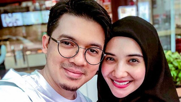 Aktor Irwansyah kembali syuting sinetron terbarunya. Meski tak dilarang istri, ia membatasi adegan mesra. Sweet!