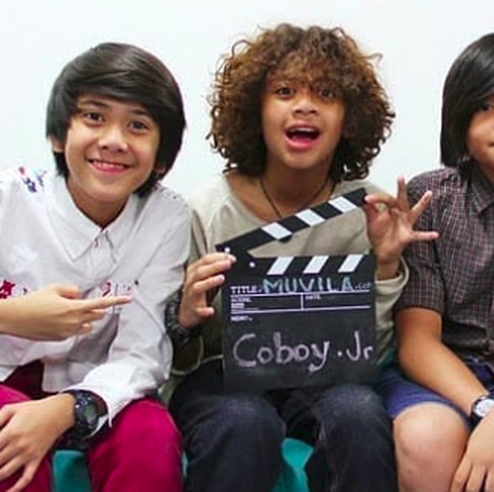 <p>Iqbaal Ramadhan terjun ke dunia hiburan saat tergabung ke boy band CJR. Setelah tahun 2017, Iqbaal memulai kariernya sebagai aktor. (Foto: Instagram @comatebaik) </p>