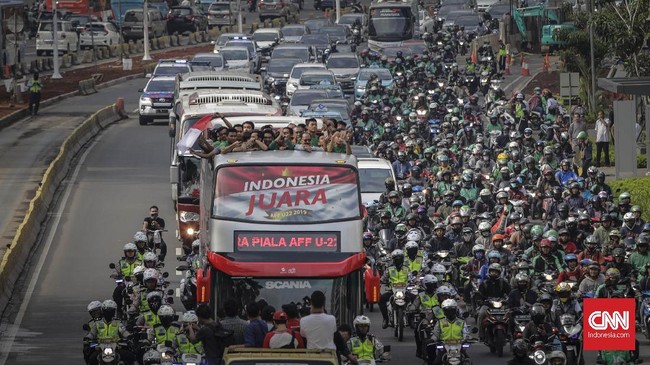 Arak-arakan dilakukan di sejumlah ruas jalan Jakarta mulai Pukul 08.00 WIB. Mulai dari Senayan hingga Bundaran Hotel Indonesia.