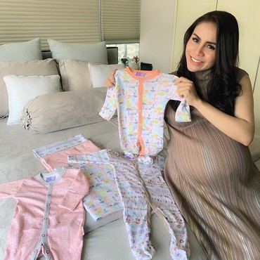 Bahagia! Momo Geisha Lahirkan Anak Pertama