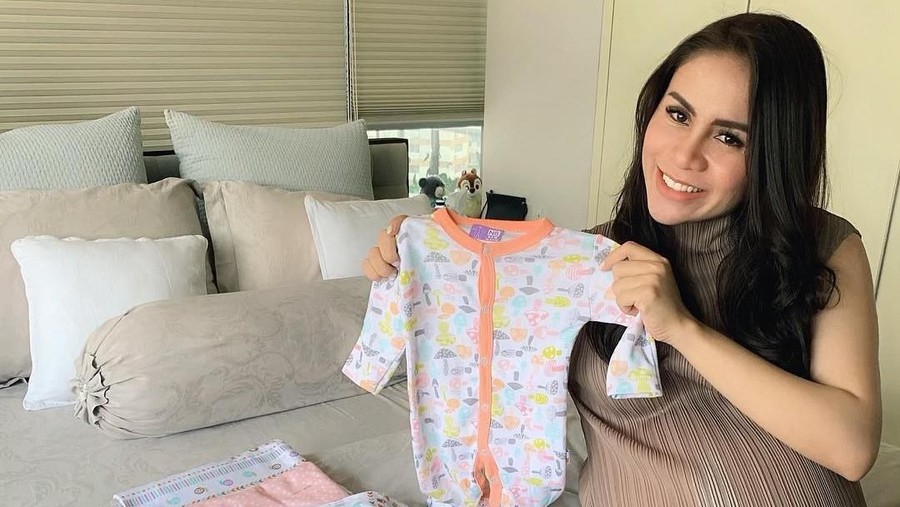 Bahagia! Momo Geisha Lahirkan Anak Pertama Musisi Momo Geisha pagi ini baru saja melahirkan anak pertamanya, berikut infonya.