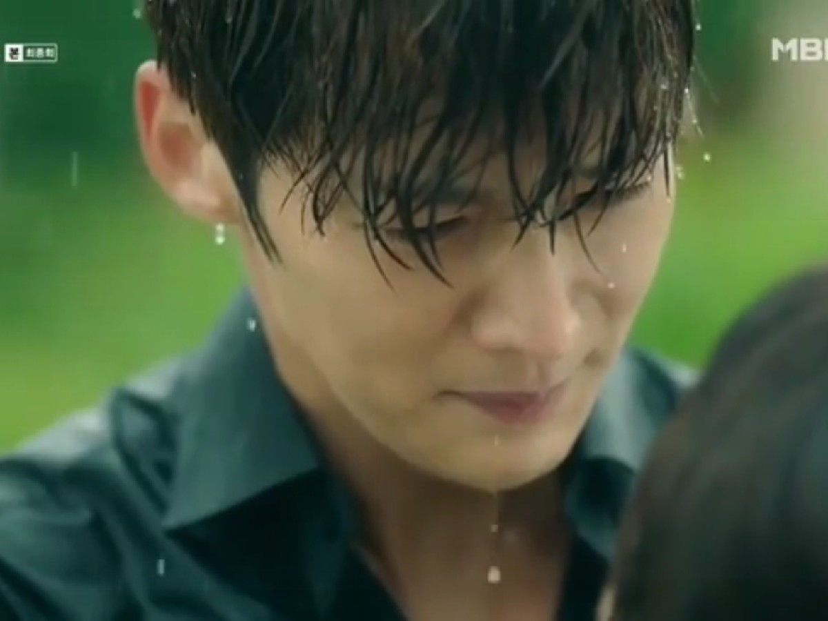 Choi Jin-hyuk dikenal sebagai aktor Korea yang pandai berakting dan mempunyai pesona yang menawan&period; Berikut Insertlive sajikan enam pesona Choi Jin Hyuk&period;