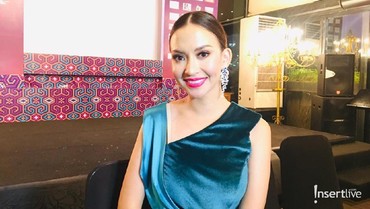 img-title Ditinggal Ayah Kandung Sejak Lahir, Karina Nadila Tak Berniat Cari Sosoknya