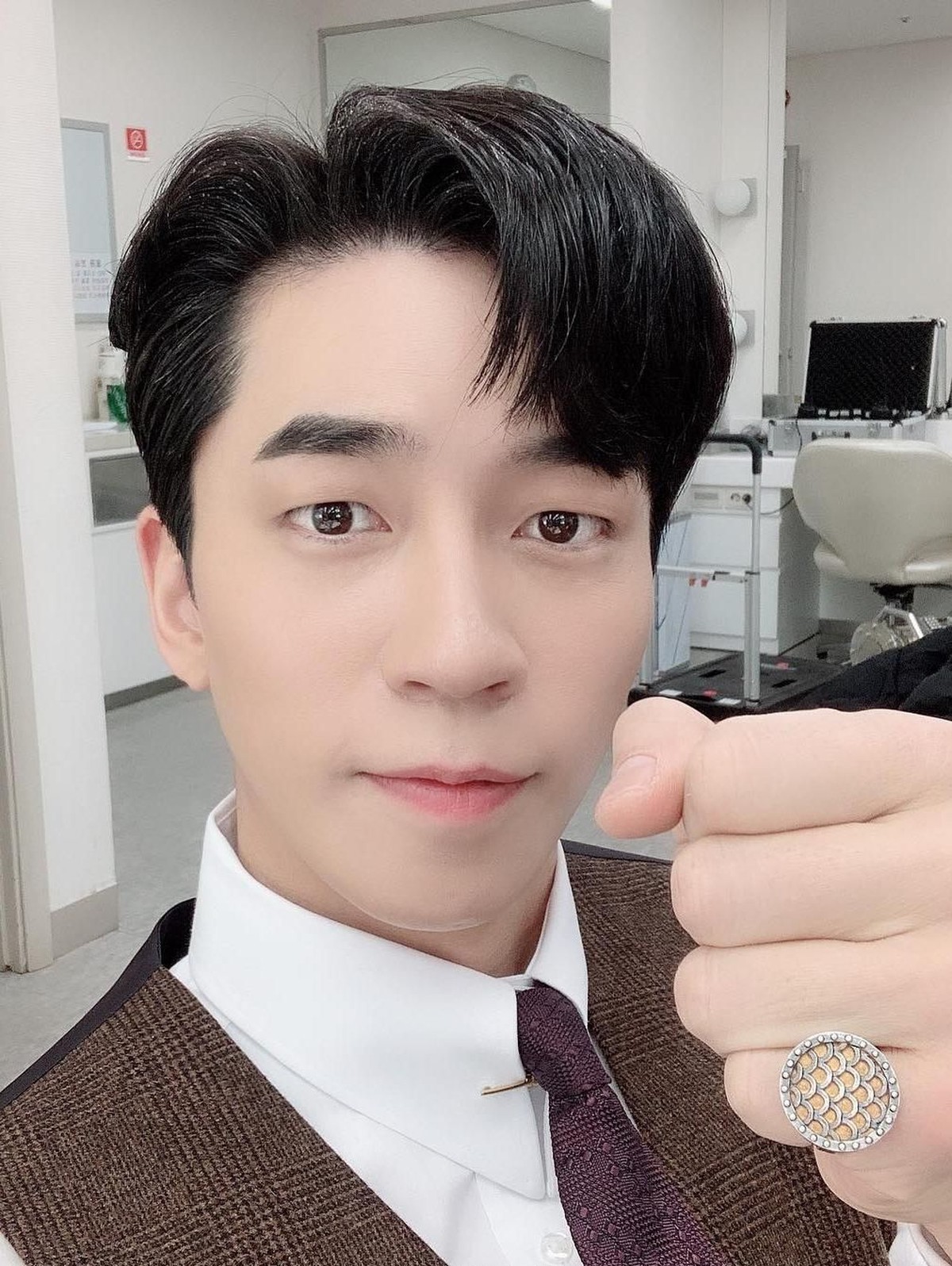 Sukses dengan perannya sebagai Kaisar Lee Hyukdi drama The Last Empress&comma; seperti apa sih jejak karier Shin Sung-rok&quest; Yang mau tahu simak yuk&excl;