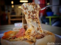 Pizza Mangkok : Uniknya Pizza Enak Dengan Keju Mulur Berlimpah