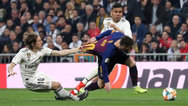 Barcelona berpeluang menambah penderitaan Real Madrid saat menghadapi Eibar di pertandingan terakhir La Liga musim ini, Minggu (19/5).