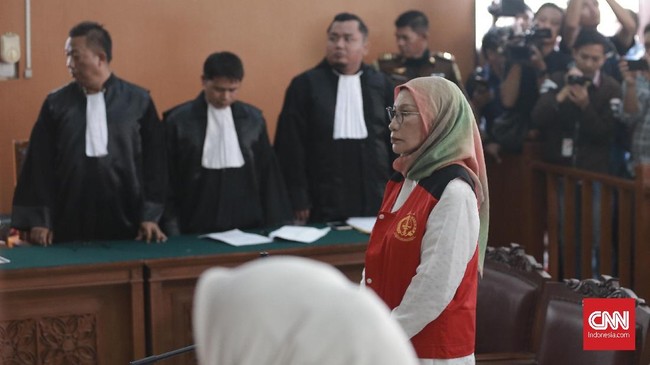 Ratna Sarumpaet disebut pengacara sering sakit di penjara karena sudah 69 tahun. Karena itu pengalihan penahanan diajukan dengan jaminan anak-anak Ratna.