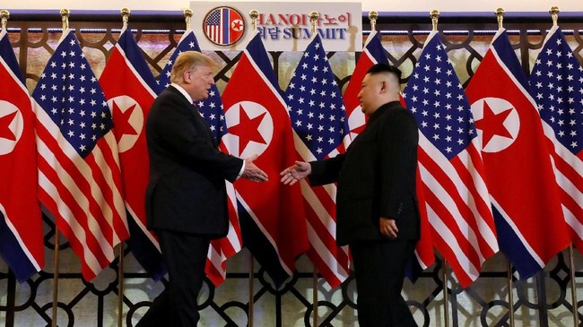 Korea Utara memperingatkan Korea Selatan untuk berhenti ikut campur dalam perundingan antara negaranya dengan Amerika Serikat.