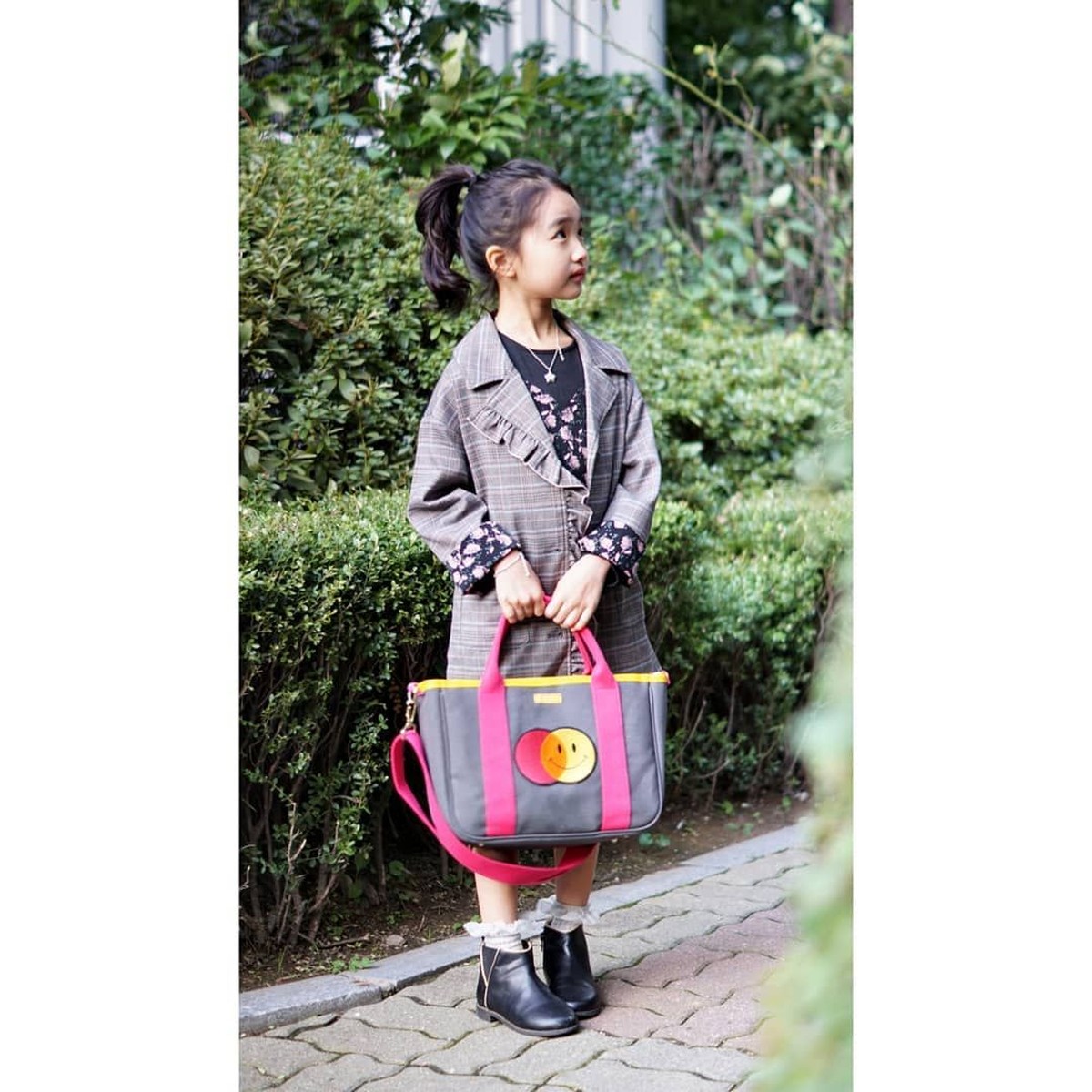 Oh Ah Rin&comma; artis cilik yang berperan sebagai tuan putri Ari di drama The Last Empress&period; Berikut penampilan lucu tuan putri Ari di luar istana&period;