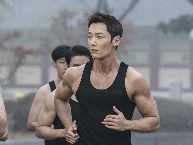 6 Pesona Choi Jin Hyuk Bintangi 'The Last Empress' Choi Jin-hyuk dikenal sebagai aktor Korea yang pandai berakting dan mempunyai pesona yang menawan. Berikut Insertlive sajikan enam pesona Choi Jin Hyuk.