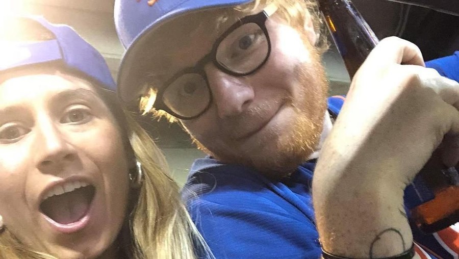 Nikah Diam-diam, Ed Sheeran Cuma Undang 40 Tamu Ed Sheeran dan sang kekasih, Cherry Seaborn, dikabarkan sudah menikah diam-diam dengan hanya mengundang 40 tamu.